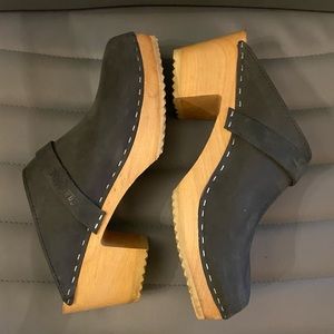 Sandgrens black clogs